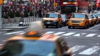 在时代广场拍摄的城市交通和行人的时间<strong>画面</strong>